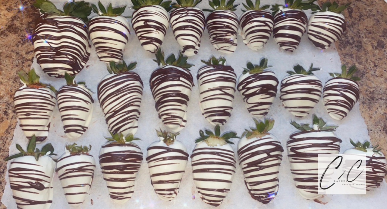 Chocolate dipped strawberries with white drizzle